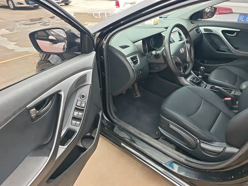 Hyundai Elantra Langdong 2015 — фото 16