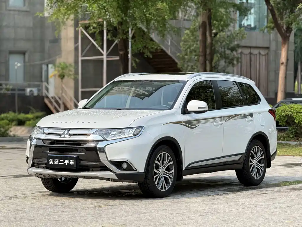 Mitsubishi Outlander 2018 — фото 1