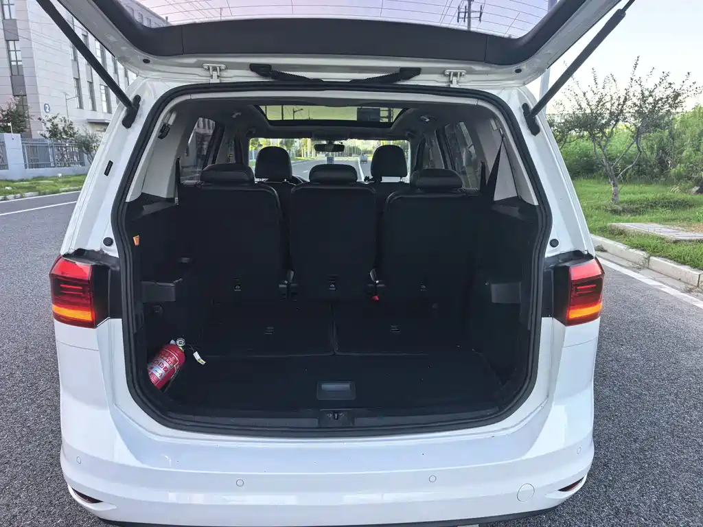 Volkswagen Touran 2019 — фото 11