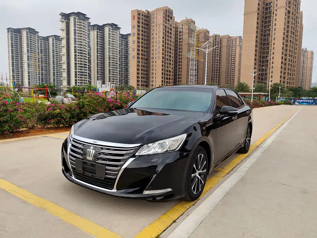 Toyota Crown 2017 — фото 1