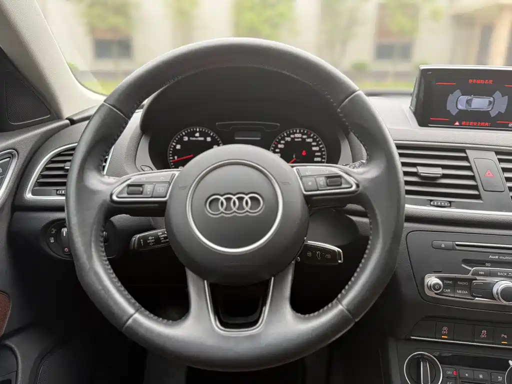 Audi Q3 2016 — фото 11