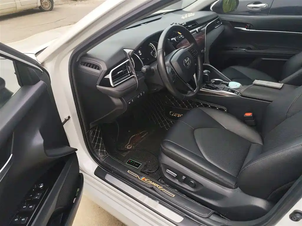 Toyota Camry 2020 — фото 16