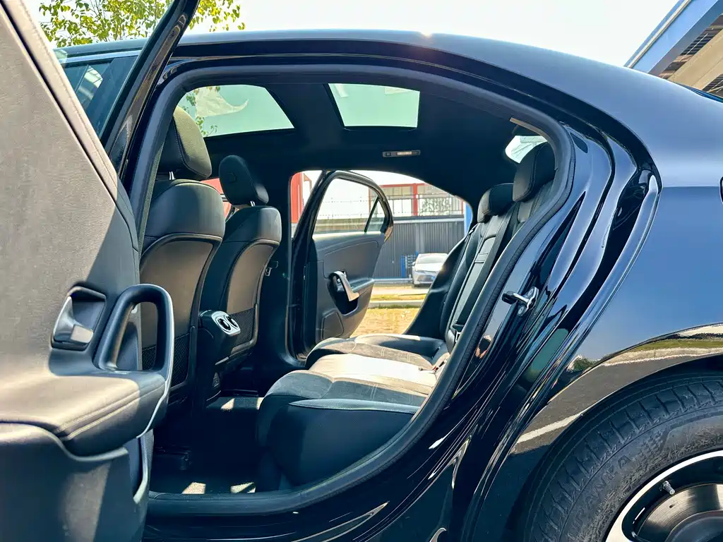 Mercedes-Benz A-Class 2023 — фото 10