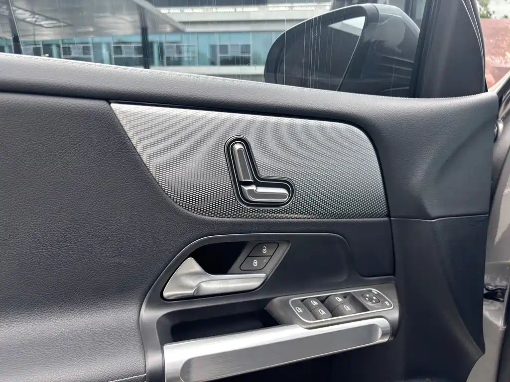 Mercedes-Benz GLB 2023 — фото 11