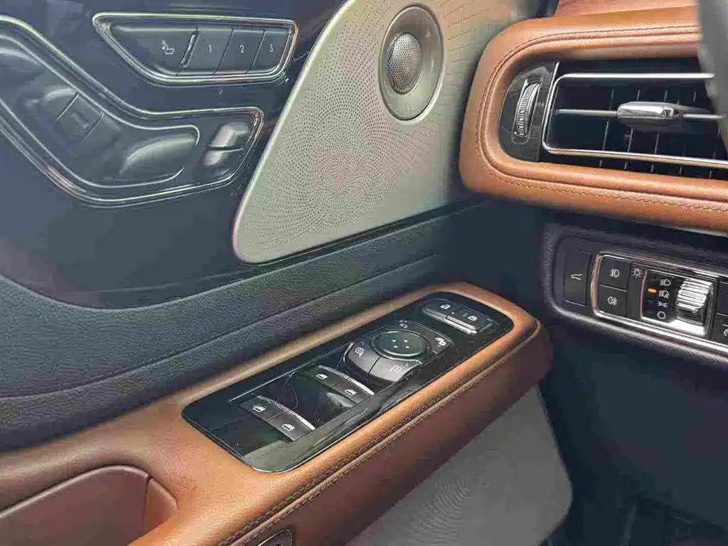 Lincoln Aviator 2020 — фото 8