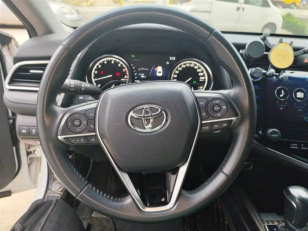 Toyota Camry 2020 — фото 11