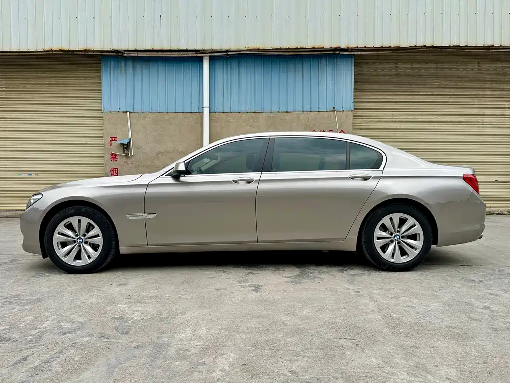BMW 7 Series 2010 — фото 4