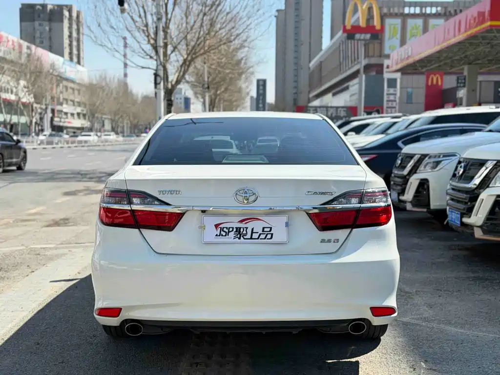 Toyota Camry 2016 — фото 14