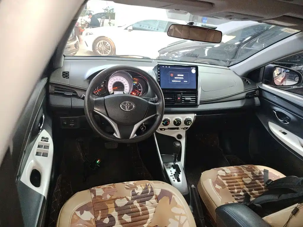 Toyota Yaris L 2015 — фото 11