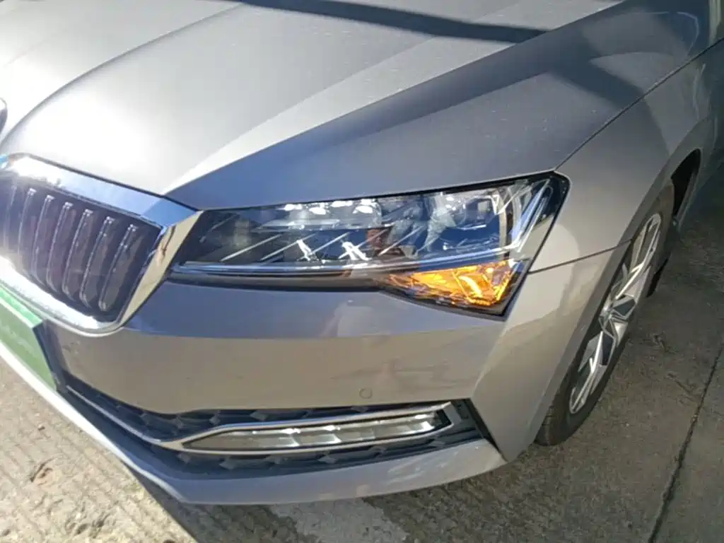 Skoda Superb 2021 — фото 24