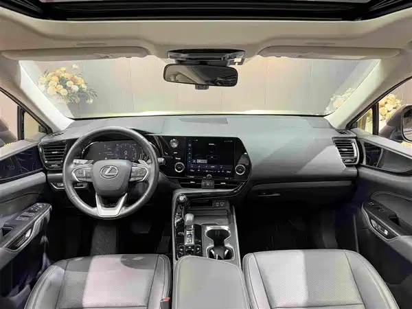 Lexus NX 2023