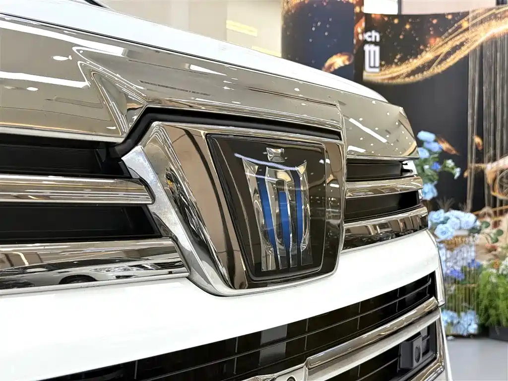 Toyota Vellfire 2022 — фото 16