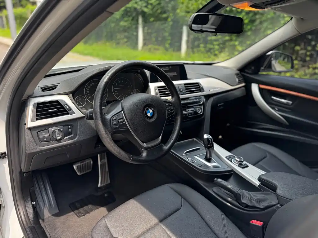 BMW 3 Series 2016 — фото 13
