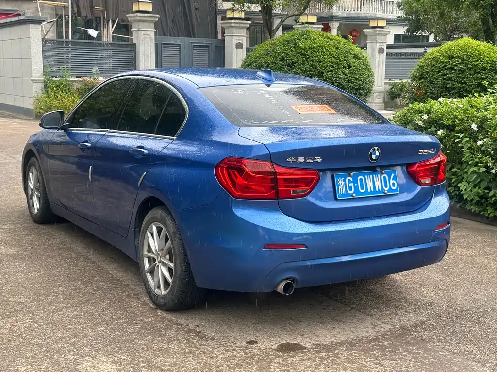 BMW 1 Series 2018 — фото 10