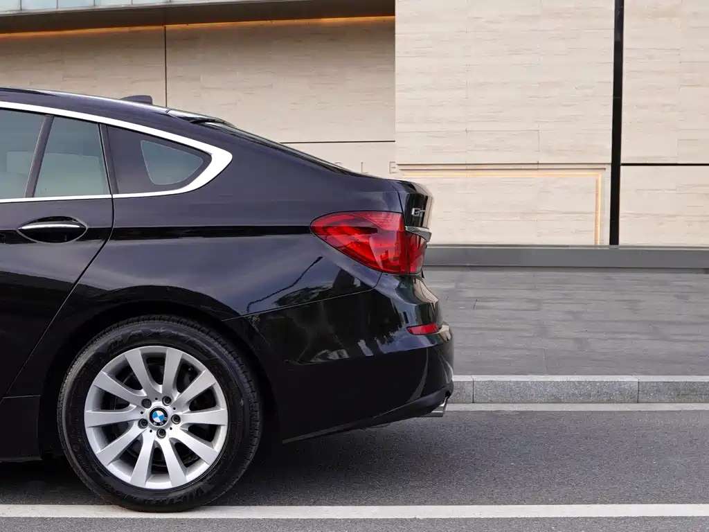 BMW 5 Series GT 2013 — фото 24