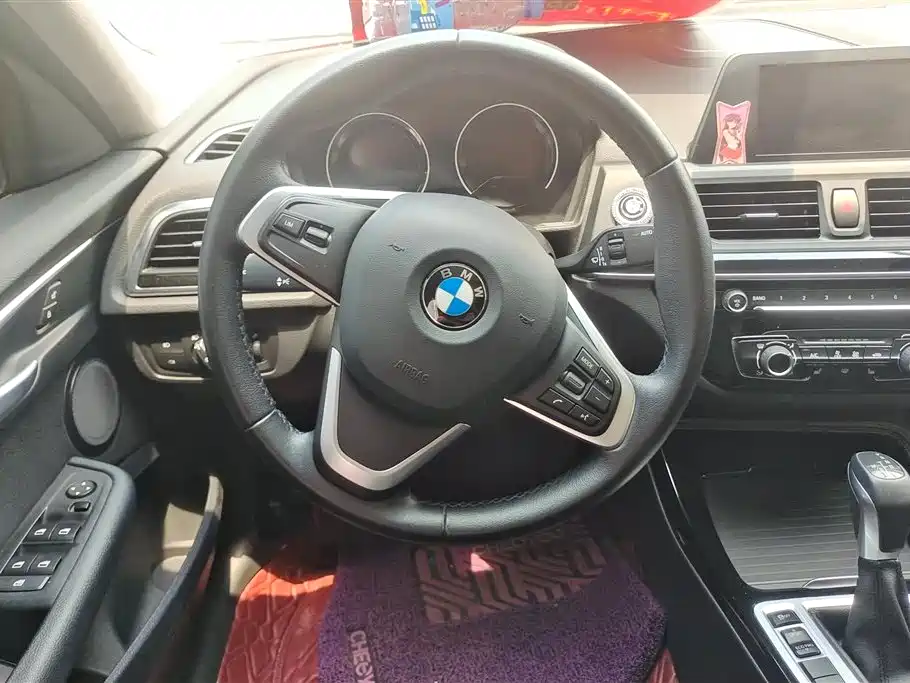 BMW 1 Series 2018 — фото 15