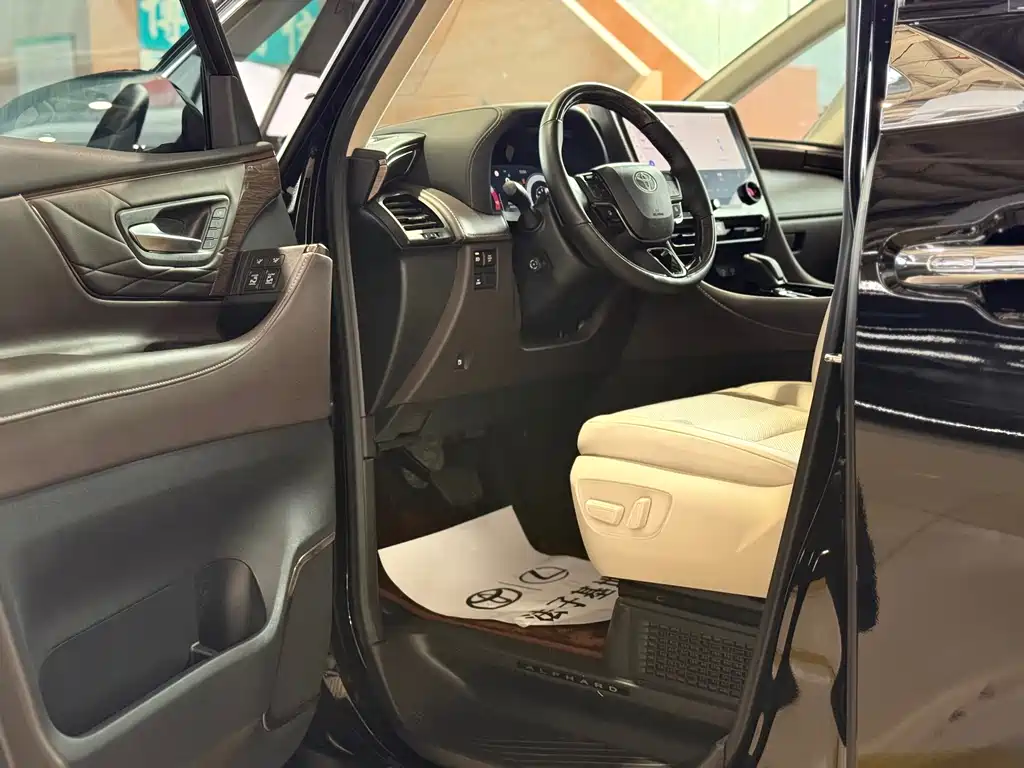 Toyota Alphard 2023 — фото 6