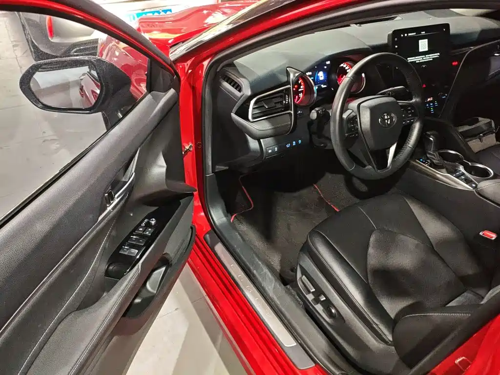Toyota Camry 2022 — фото 12