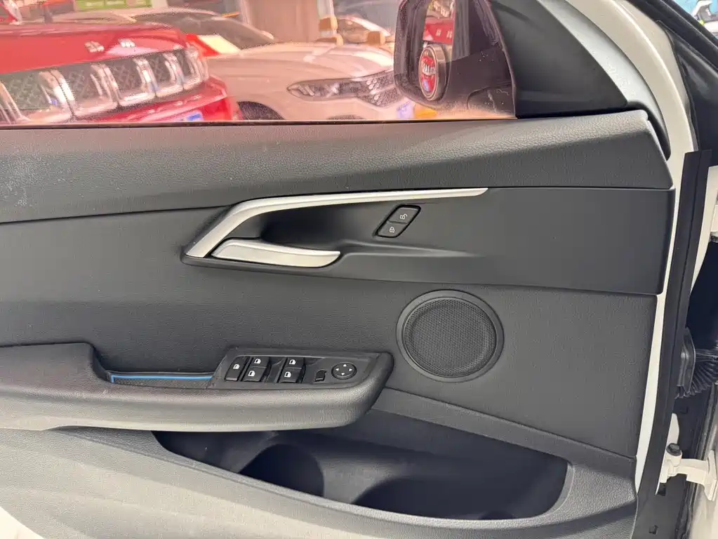 BMW 1 Series 2018 — фото 16