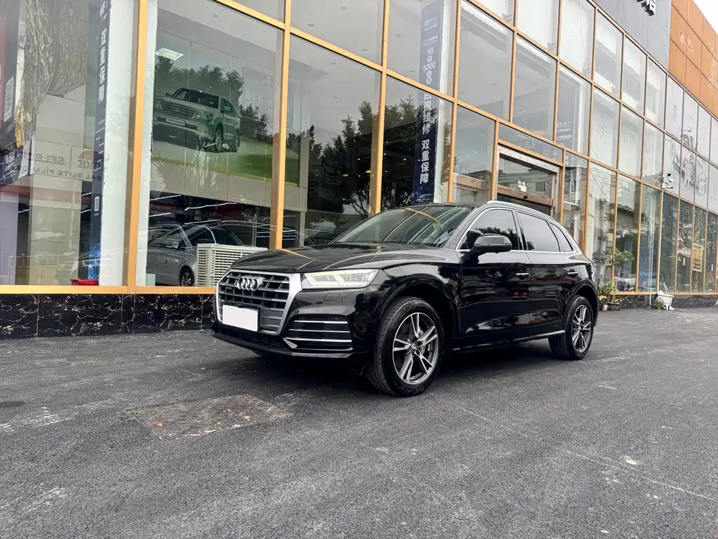 Audi Q5L 2018 — фото 1