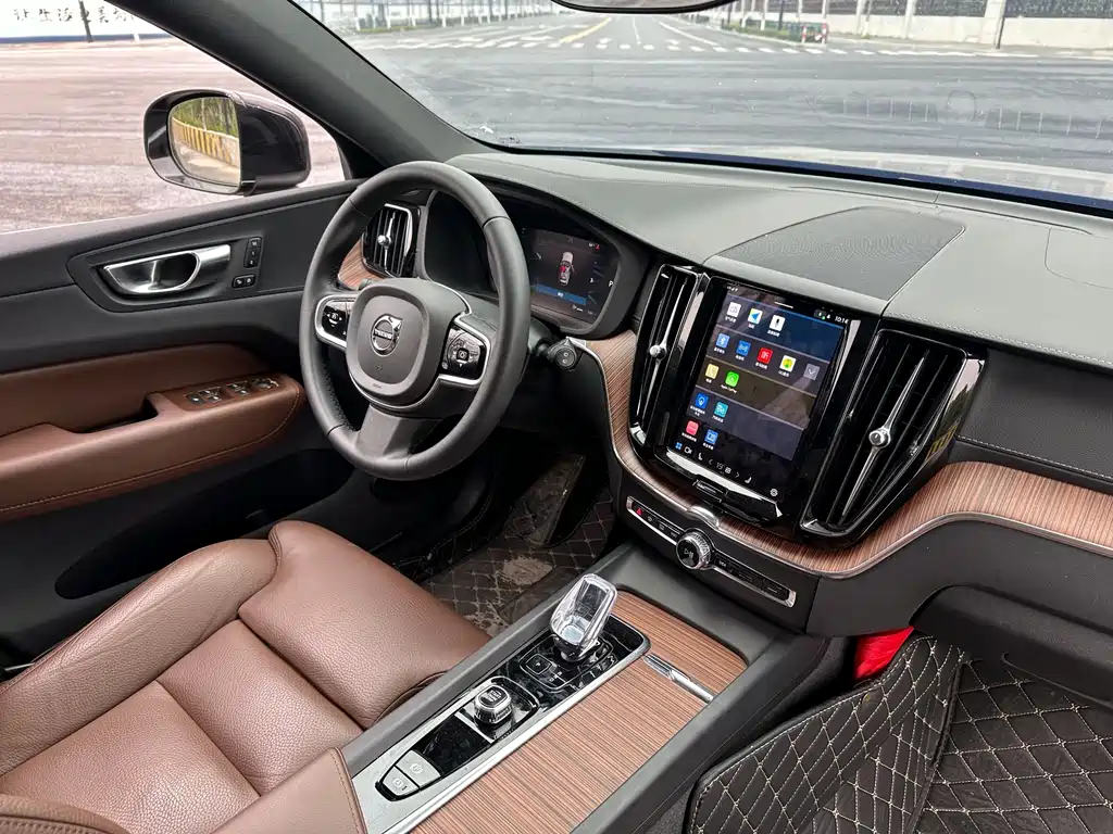 Volvo XC60 2024 — фото 13