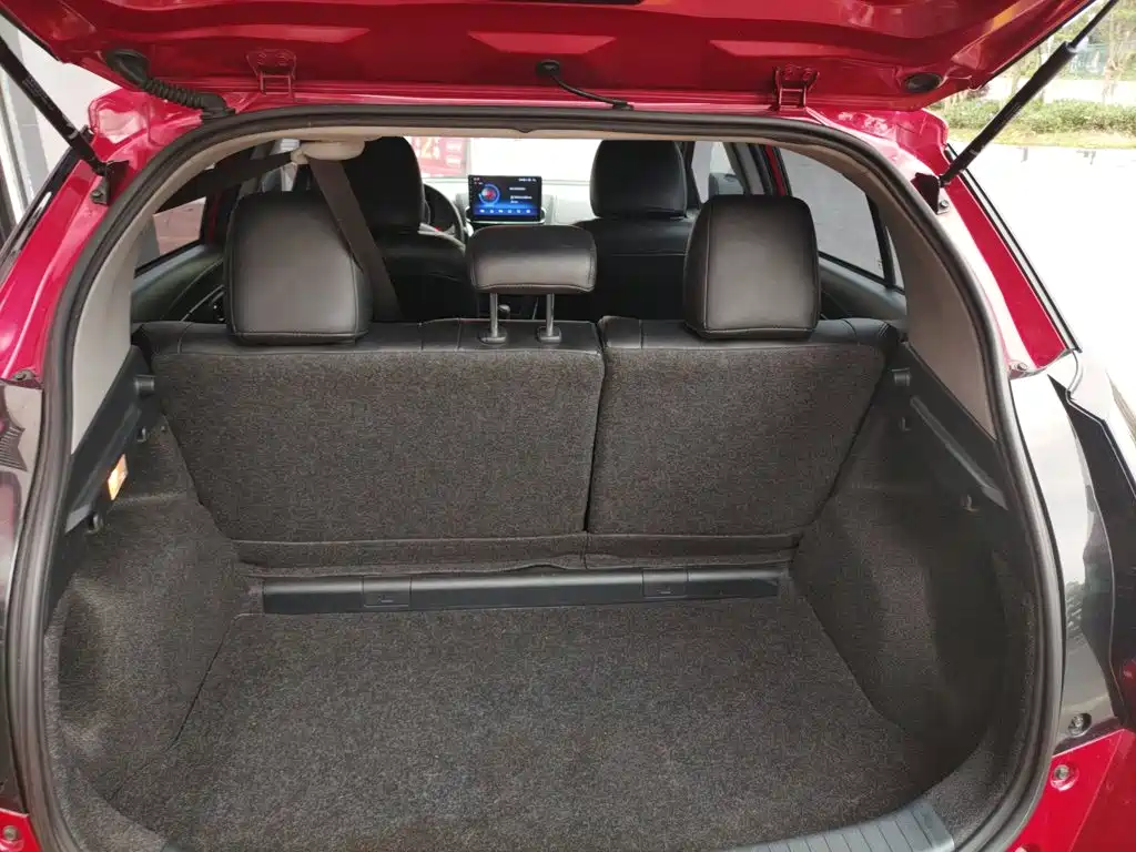 Toyota Yaris L 2021 — фото 19