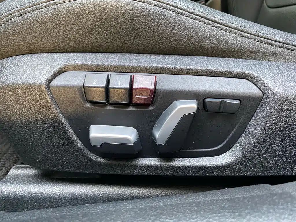 BMW 3 Series 2018 — фото 11