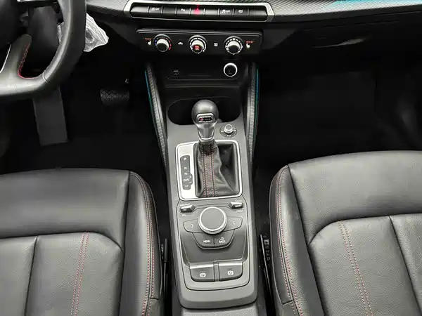 Audi Q2L 2022