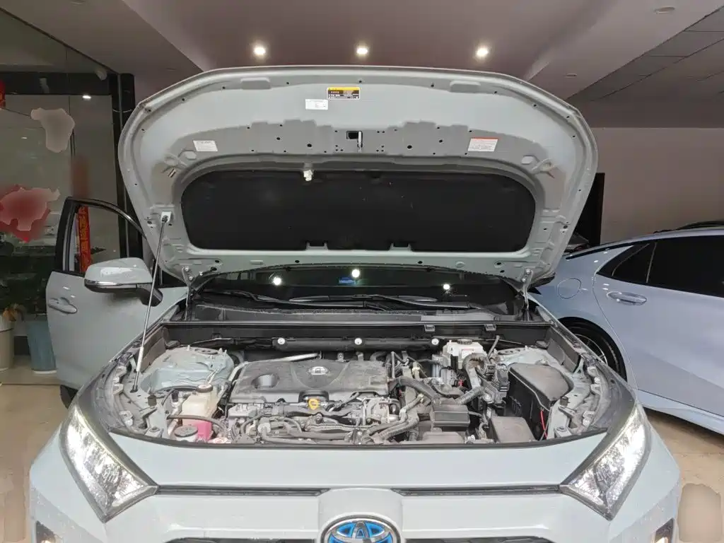 Toyota RAV4 2020 — фото 20