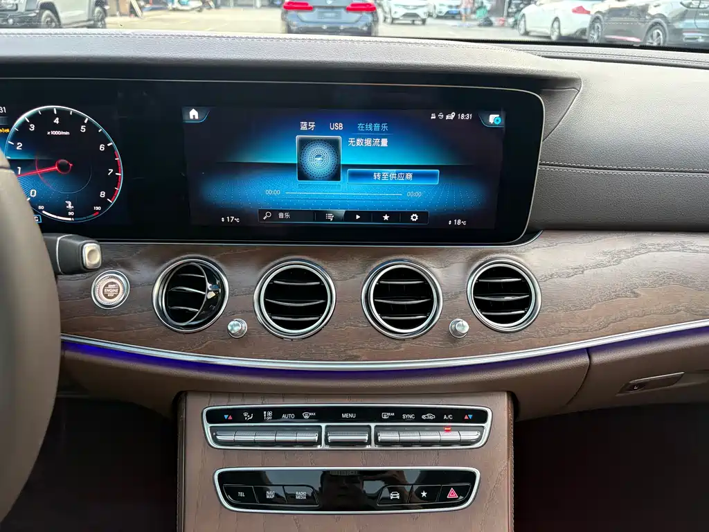 Mercedes-Benz E-Class 2023 — фото 17