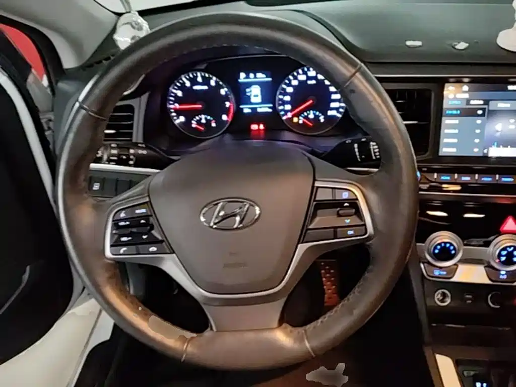 Hyundai Elantra 2020 — фото 11