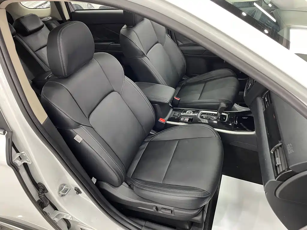 Mitsubishi Outlander 2019 — фото 19