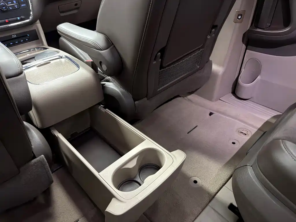 Chrysler Grand Voyager 2018 — фото 15
