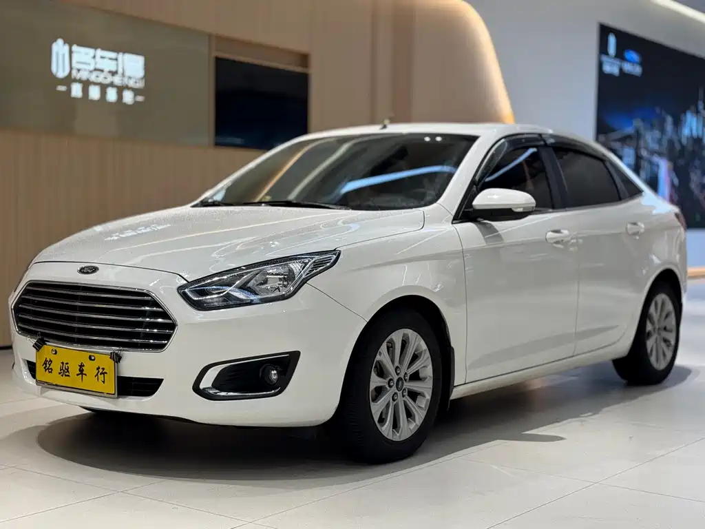 Ford Escort 2015 — фото 1