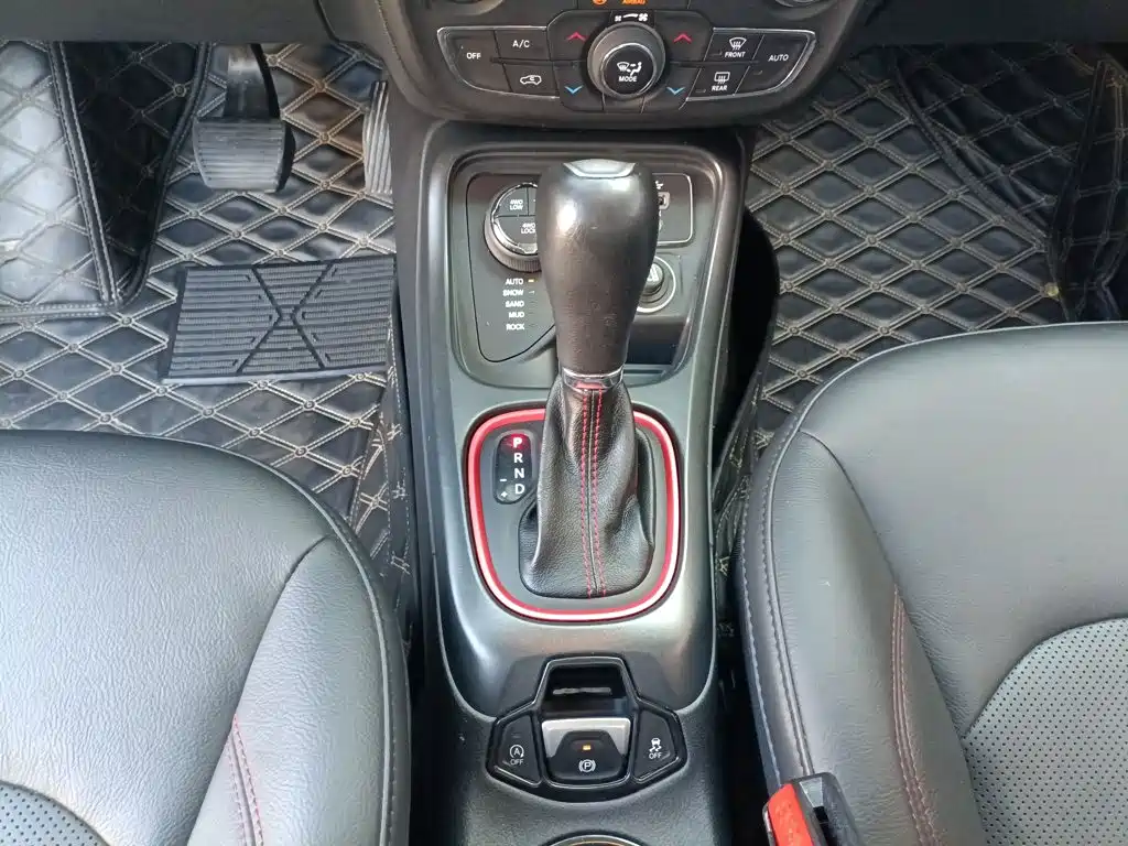 Jeep Compass 2017 — фото 18