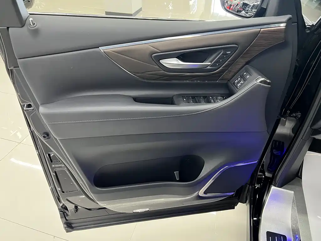 Toyota Alphard 2025 — фото 19