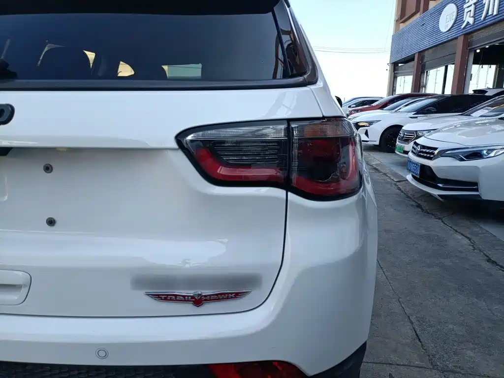 Jeep Compass 2017 — фото 10