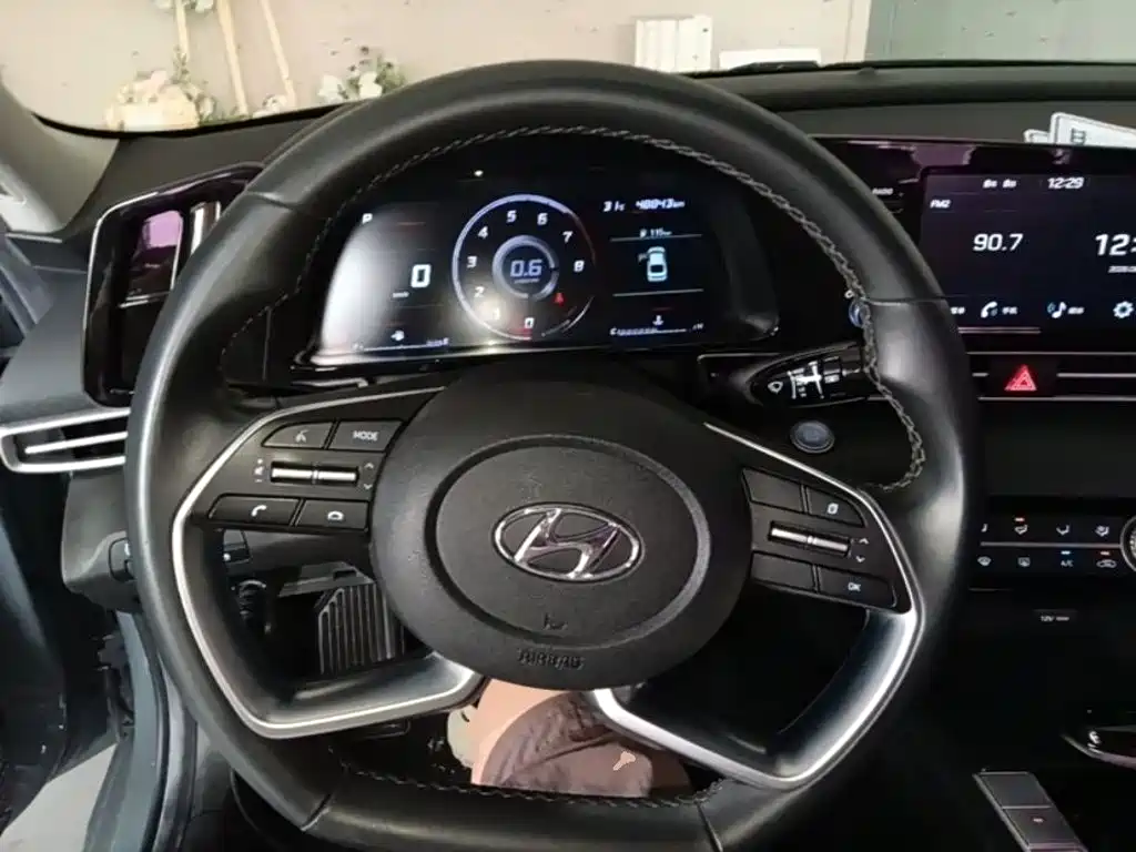 Hyundai Elantra 2021 — фото 11