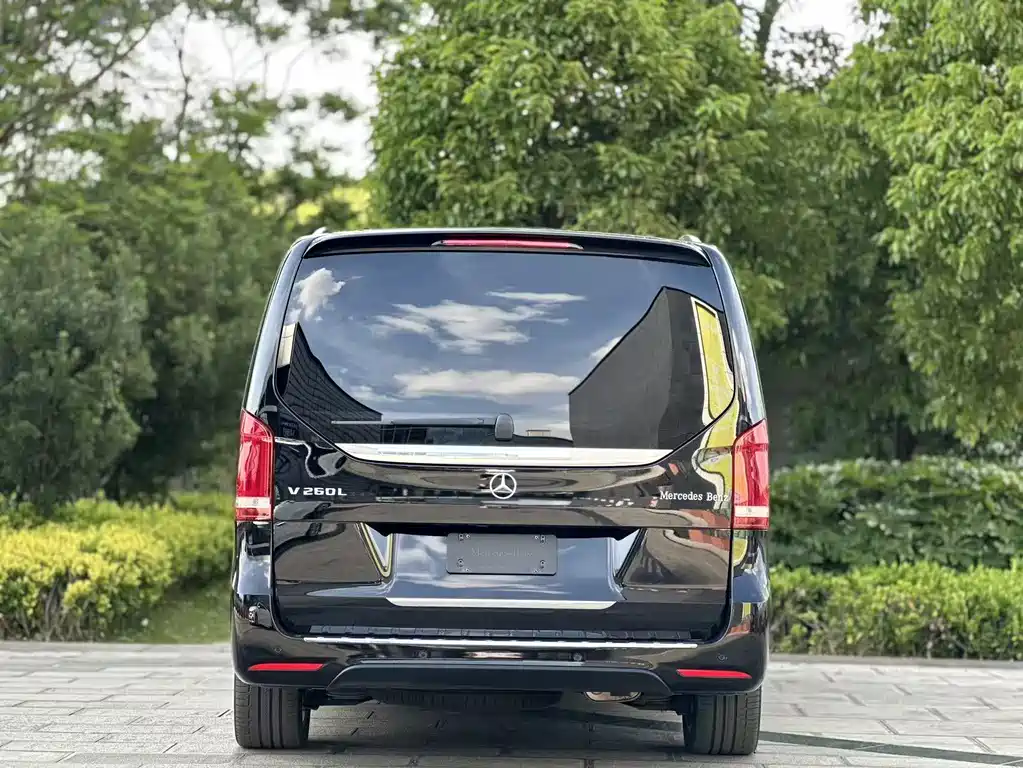 Mercedes-Benz V-Class 2023 — фото 5