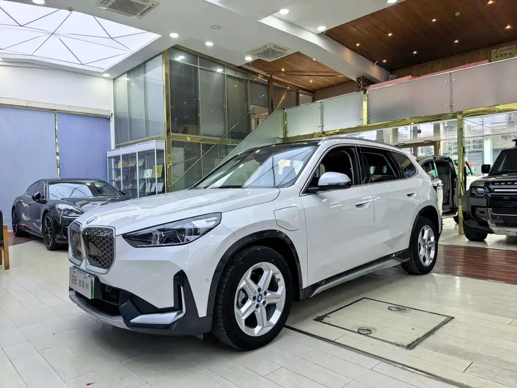 BMW iX1 2024