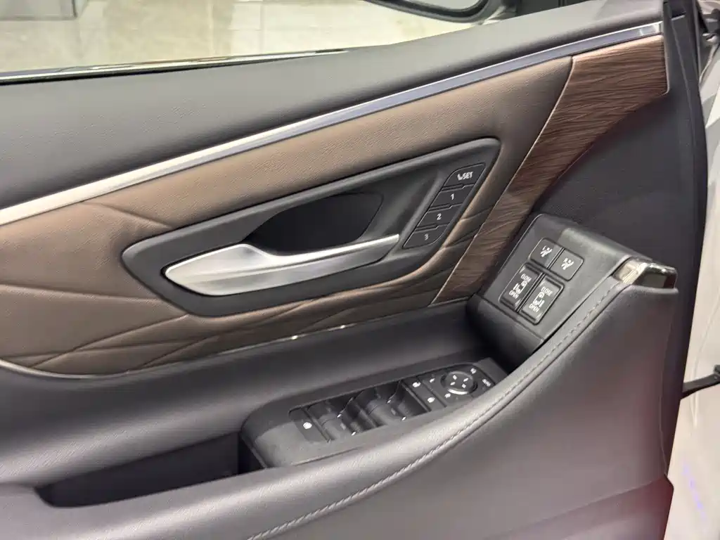 Toyota Vellfire 2024 — фото 13