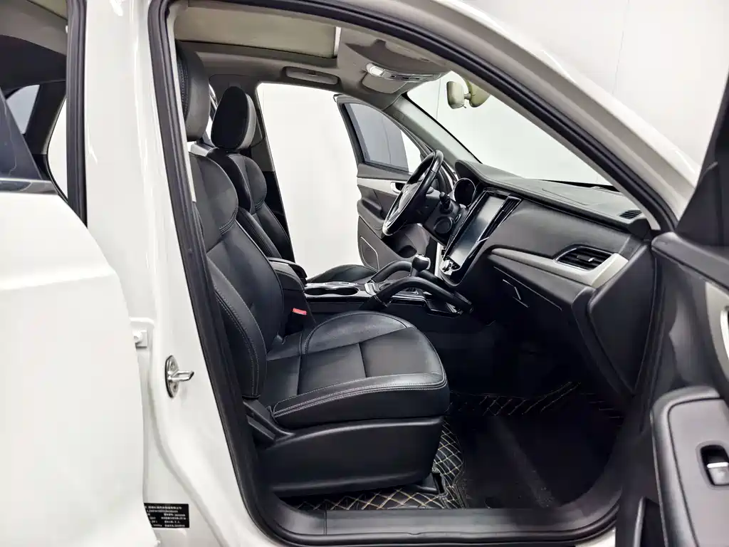 Zotye SR7 2017 — фото 14