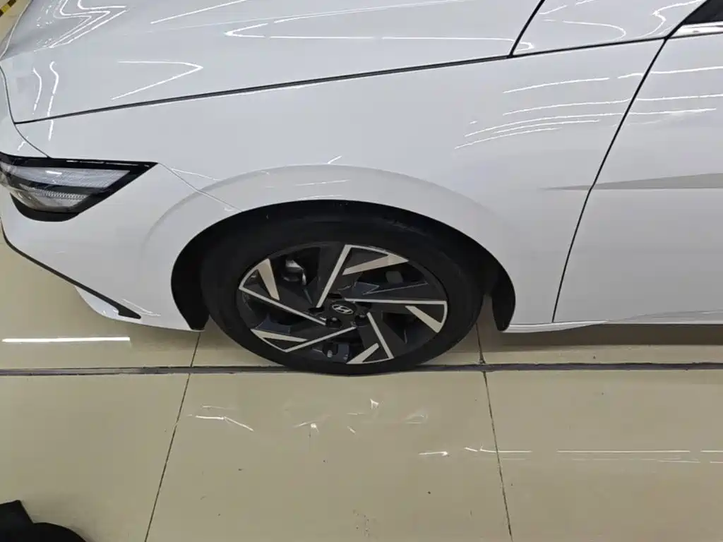 Hyundai Elantra 2025 — фото 23