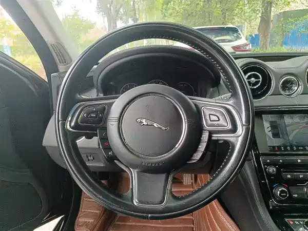 Jaguar XJ 2016