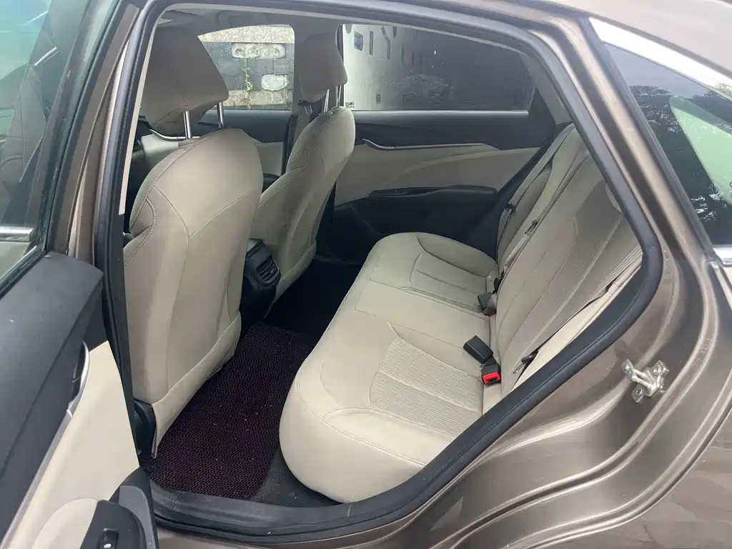Buick Excelle 2015 — фото 13