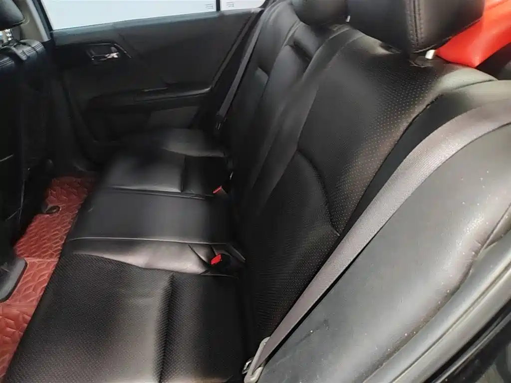 Honda Accord 2016 — фото 17