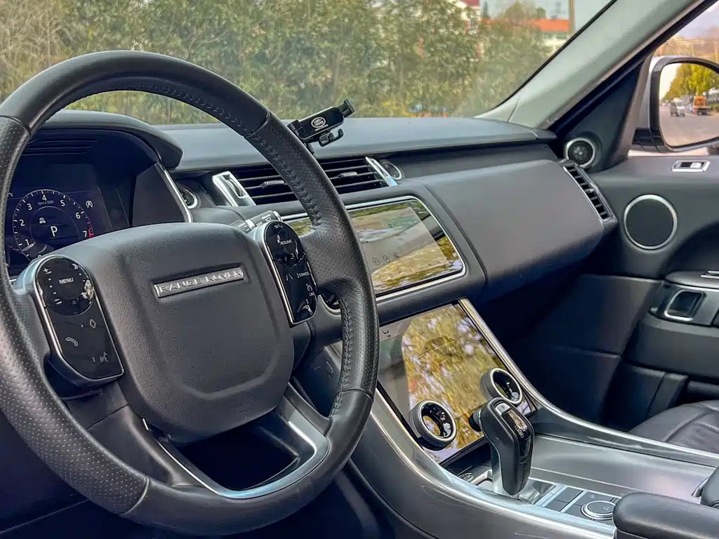 Land Rover Sport 2020 — фото 15
