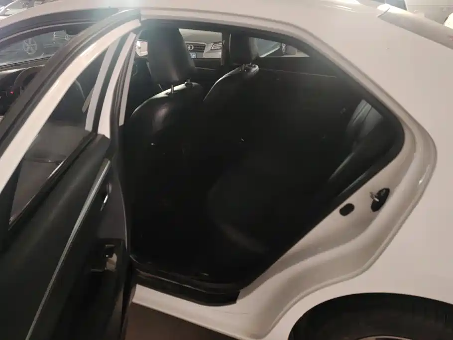 Toyota Corolla 2015 — фото 11