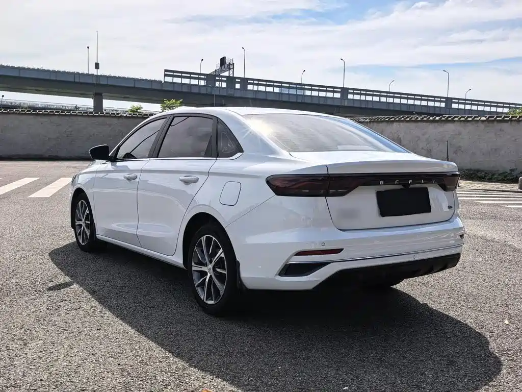 Geely Emgrand 2023 — фото 12