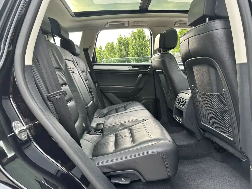 Volkswagen Touareg 2017 — фото 14